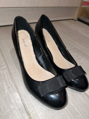 Black pumps used, size 41, 7 cm heel