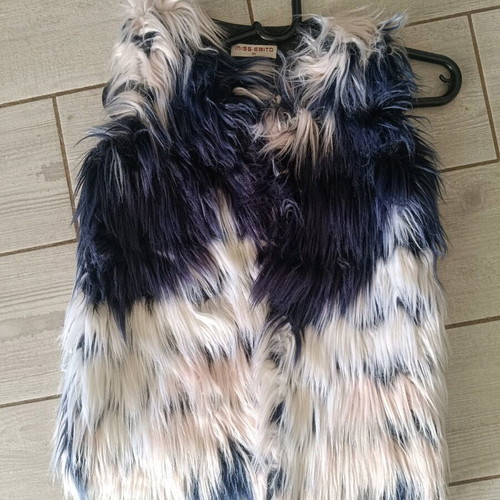 Sleeveless fur vest for girls used, ages 6-8