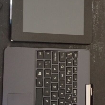 Asus T100TA laptop-tablet 2-in-1 like new, Windows, SSD, 2GB RAM