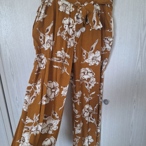 Zara pants size M with matching belt like new, brown