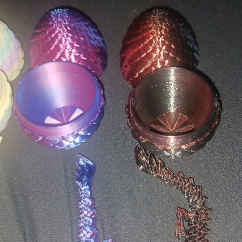 Plastic eggs set of 3 with dragons inside, multicolor