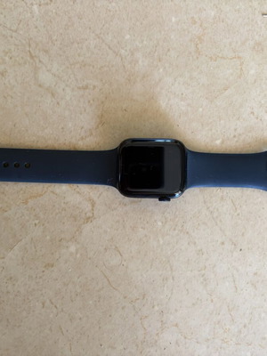 Apple Watch SE 44mm σαν καινούργιο με γνήσιο φορτιστή και λουράκι