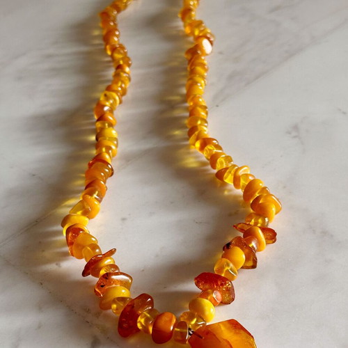 Vintage Baltic amber necklace with pendant like new