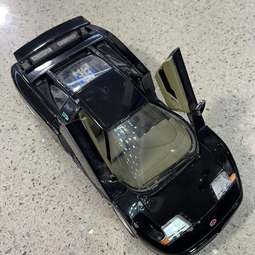 Bugatti EB110 toy car like new, 1/18 scale Bburago