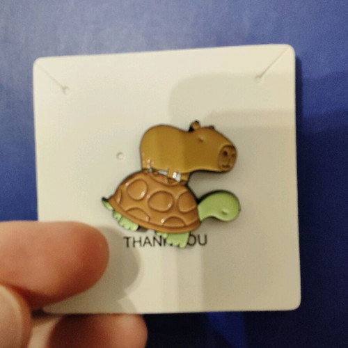 Capybara pin with turtle like new