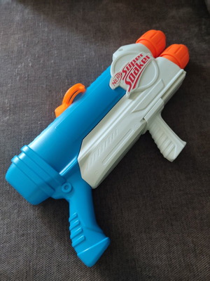 Nerf Barracuda Super Soaker water gun like new, large size