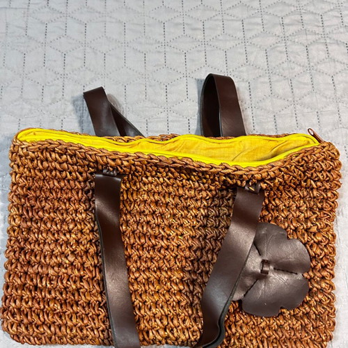Woven straw shoulder bag like new with flower design brown