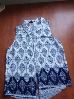 Sleeveless shirt with open back used, size L