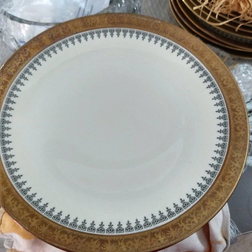 Bavaria porcelain plates new, set of 6 with gold design