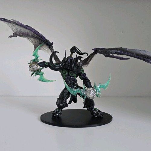 WOW Illidan Stormrage figure 22cm new with box