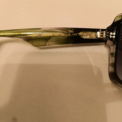 Ana Hickmann sunglasses used with gradient grey lens and green acetate frame