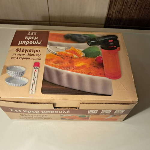 Crème Brûlée Set for 4 with Ramekins, Kitchen Torch, Gas Bottle, and Recipe