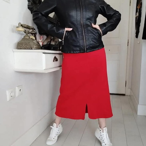 Vintage knitted skirt Made in Italy like new, red, size 52 (M/XL)