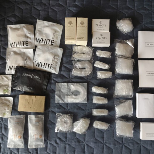 Shower Cap and Vanity Kit set new, pack of 35 and 2