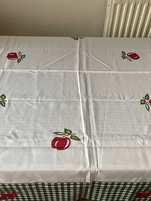 Stain-Resistant Tablecloth White with Green Checkered Like New