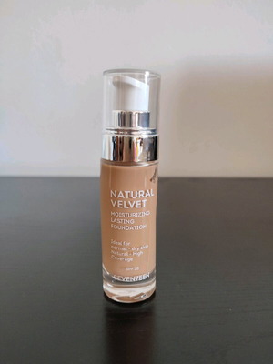 Seventeen Natural Velvet moisturizing lasting foundation SPF20 30ml καινούργιο