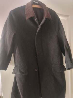 Brown coat like new, size M, 80% wool