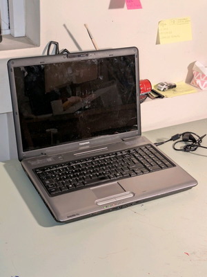 Toshiba Satellite Pro P300 μεταχειρισμένο, χωρίς φορτιστή και σκληρό δίσκο