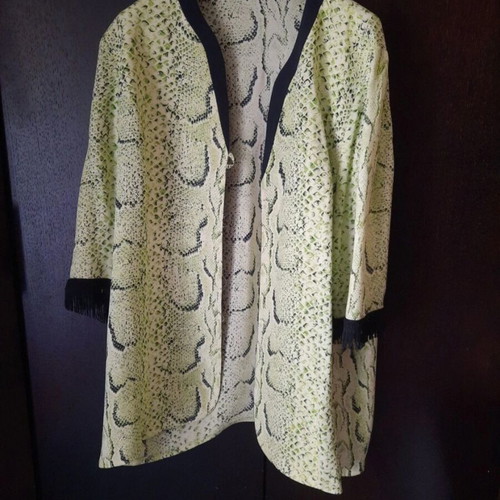 Lightweight outerwear like new, size M, black and green