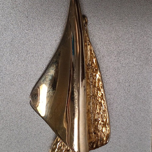 Decorative pin like new, gold color