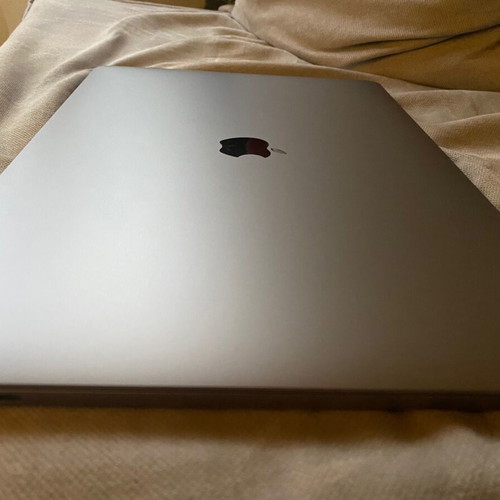 MacBook Pro 2019-20 i9 16GB 500GB NVMe SSD 4GB GPU like new