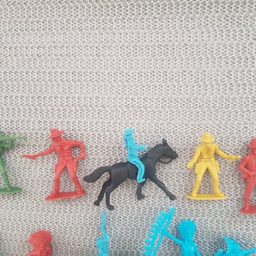 Plastic Indian and Cowboy Soldiers used, 90s, pack