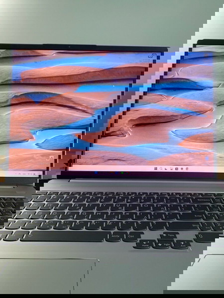 Lenovo IdeaPad 5 Pro + Lenovo legion ποντίκι + βάση ψήκτρας spirit of gamer + hyper x XL mouse pad