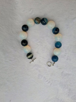 Bracelet with moonstones and blue agate with 925 silver clasp like new