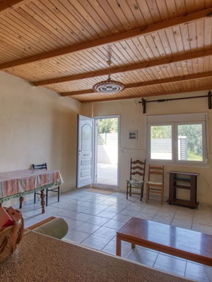 Μονοκατοικία 3 υπνοδωματίων με τζάκι, κλιματισμό και αποθήκες στο Συκάμινο Ωρωπού