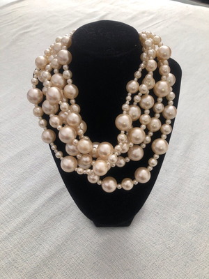 Κοντό κολιέ 5σειρο με πέρλες Talbots σε πολύ καλή κατάσταση, off white κρεμ