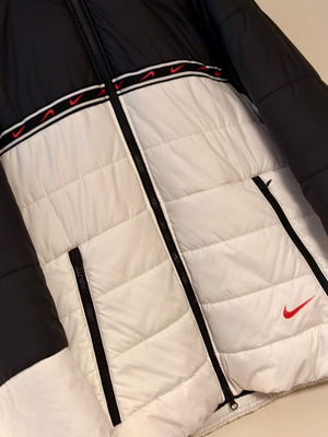 Μπουφάν Nike Therma Fit μέγεθος M σαν καινούργιο, μαύρο και άσπρο