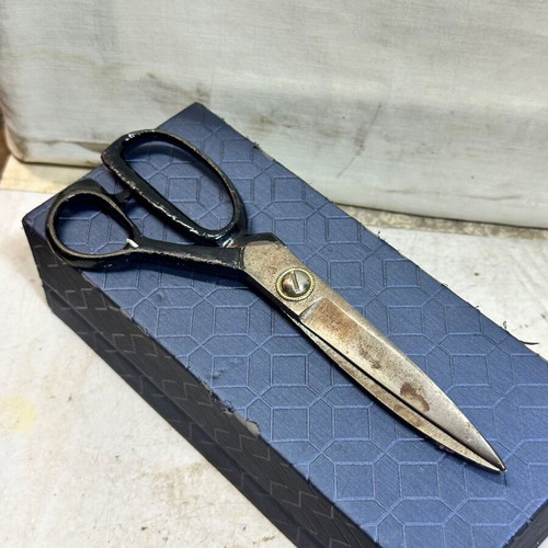 Vintage Japanese Sewing Scissors used, professional cutting tool