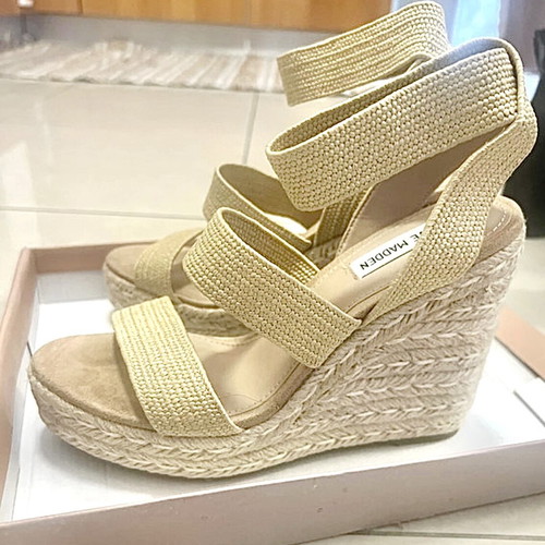 Steve Madden wedge sandals like new, beige gold size 40