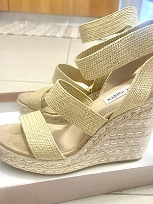 Steve Madden wedge sandals like new, beige gold size 40