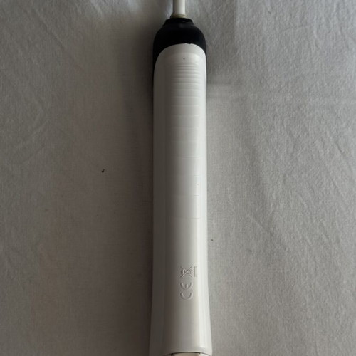 Oral-B Professional Care 3000 D20 electric toothbrush