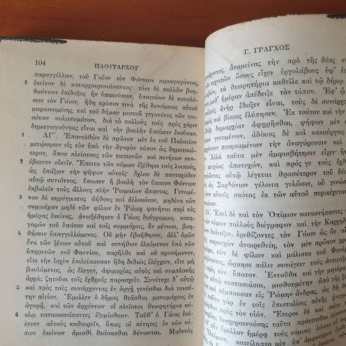 Plutarch Agis and Cleomenes, Tiberius and Gaius Gracchus old school books