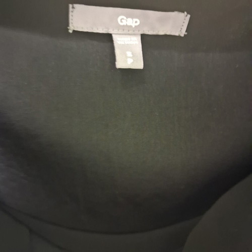 Gap black top used, size M