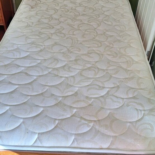 Single bed and Media Strom mattress like new