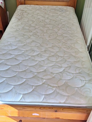 Single bed and Media Strom mattress like new