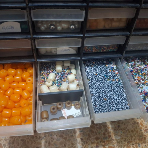 Plastic organizer drawer with 33 compartments and large bead stock, like new