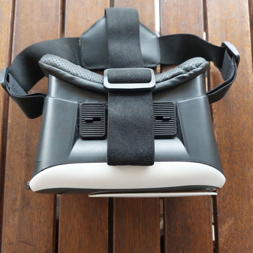 VR BOX virtual reality glasses used with Bluetooth joystick