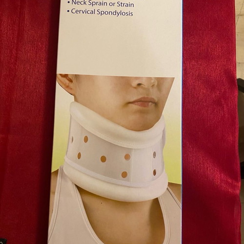 Wellcare adjustable cervical collar size Medium new