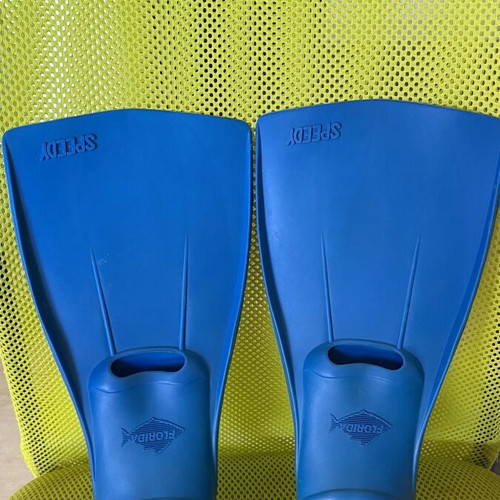 Florida blue swim fins size 26-26 like new