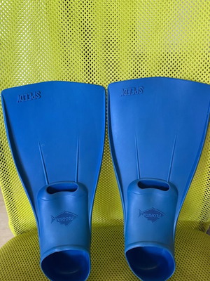 Florida blue swim fins size 26-26 like new