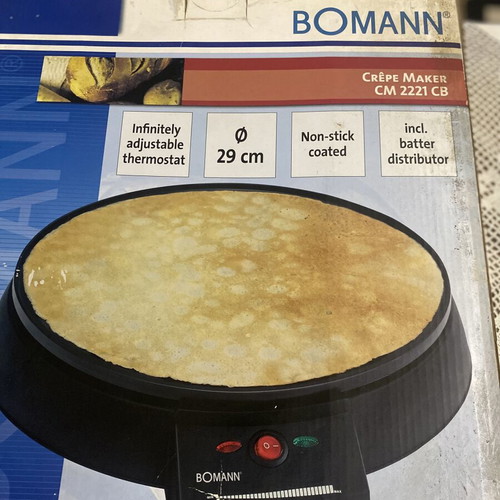 Bomann CM 2221 CB electric crepe maker like new with wooden batter spreader