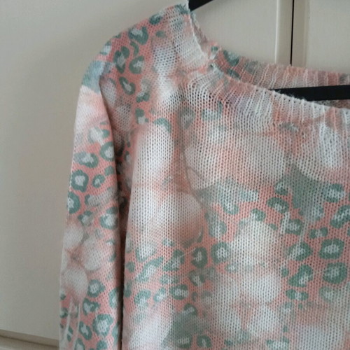 Patterned jumper like new, size S