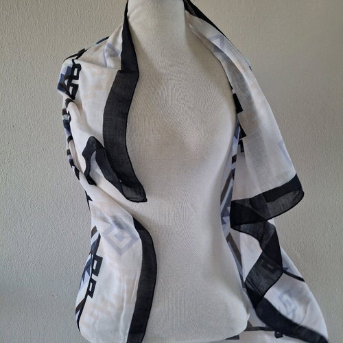 Scarf like new, white and blue