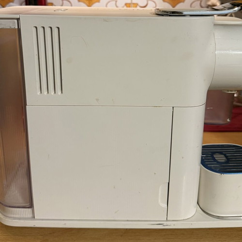 Nespresso Original Lattissima One EN51 coffee machine, porcelain white