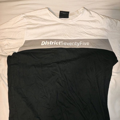 District large t-shirt used