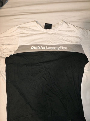 District large t-shirt used